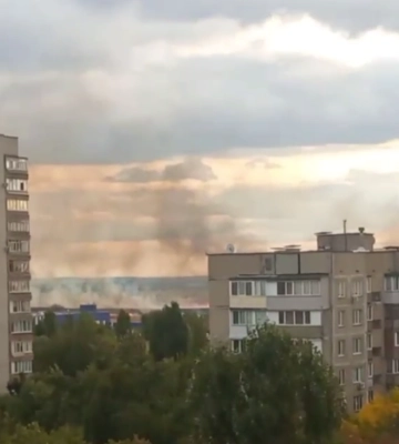 Біля “Епіцентру” в Черкасах знову горить поле