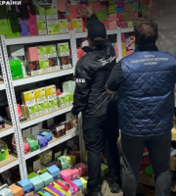 На Київщині припинили продаж підробних тютюнових виробів: вилучили &quot;товар&quot; на близько 4,2 млн грн. Фото