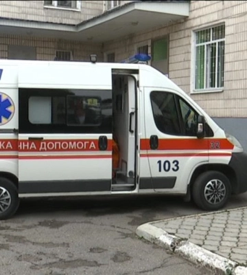 Поранена рашистами дівчинка померла у швидкій дорогою до лікарні