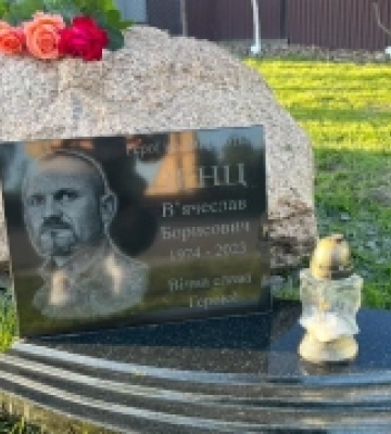 У Рожищі відкрили сквер на честь захисника В&#039;ячеслава Зенца. ФОТО
