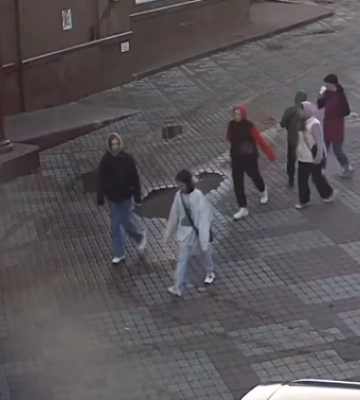 Бешкетували в громадській вбиральні: у Луцьку просять упізнати малолітніх вандалів
