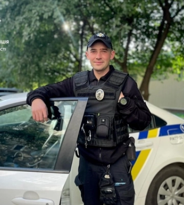 Витягнув з кишені 12 тисяч: у Луцьку патрульний зловив грабіжника