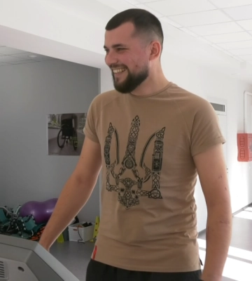 Заново вчився ходити. Історія військовослужбовця, який проходить реабілітацію на Рівненщині (ВІДЕО)
