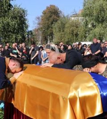 Боровся за життя понад тиждень: у Полтаві попрощалися із сапером ДСНС Дмитром Цисем
