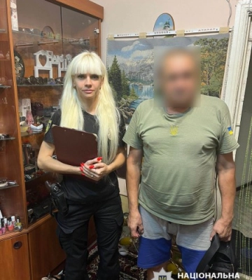 На Харківщині син регулярно знущався над літніми батьками: що йому загрожує
