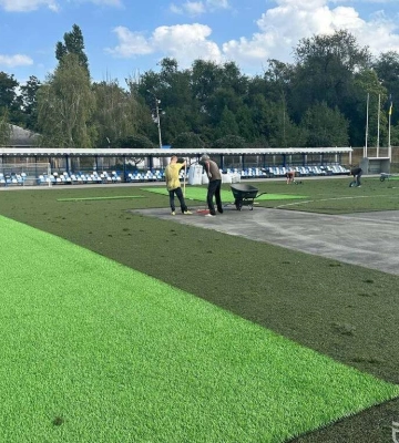 У Дніпрі у Новокодацькому парку оновили футбольне поле
