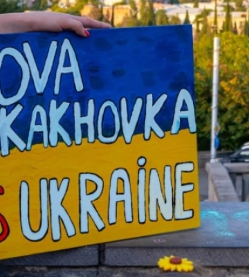 Партизани підпалили пам’ятник Леніну в Новій Каховці - Хлань