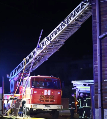 Вночі у Луцьку горіла двоповерхова будівля бані