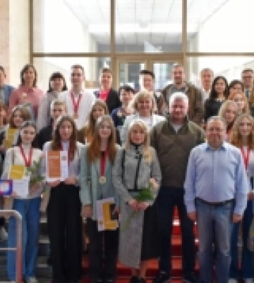 Юних дослідниць із Ратного та їх наставників відзначили у Луцьку