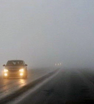 Київ накрив сильний туман: водіїв попередили про небезпеку, фото і відео