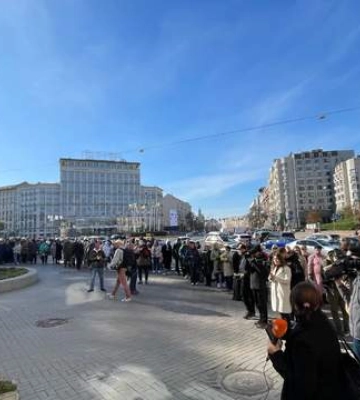 В Киеве прощаются с Ниной Матвиенко: очередь растянулась на сотни метров. Эксклюзивные фото и видео