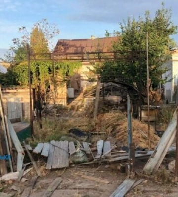 Последствия обстрелов Никопольщины: Пострадала женщина, повреждены дома. ФОТОрепортаж