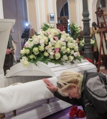 У Києві прощаються з Ніною Матвієнко