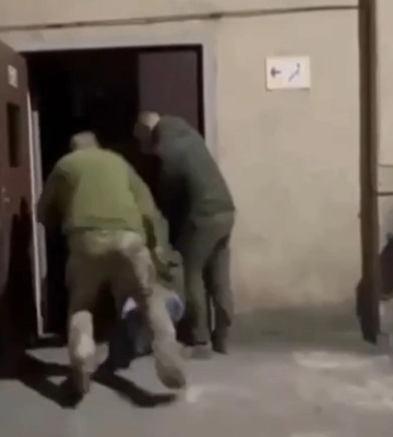 Во Львове люди в форме силой задержали мужчину и отвезли в ТЦК: начата проверка, видео
