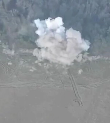HIMARS нищить російську САУ разом з артилерійським складом окупантів. ВIДЕО