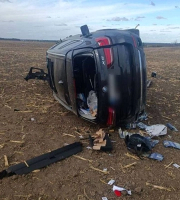 На трасі Київ-Одеса водій «BMW» не впорався з керуванням та злетів у кювет (ФОТО)