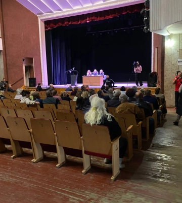 У Червонограді жінка під час дискусії про назву міста заявила, що СРСР існує (відео)