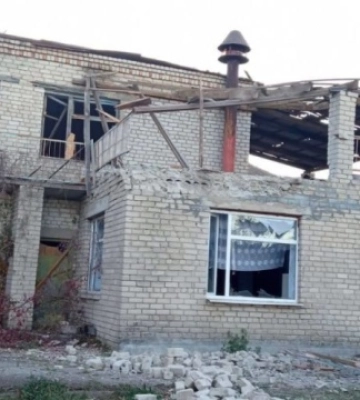 Російські війська вдень обстріляли село на Херсонщині, пошкоджений дитсадок