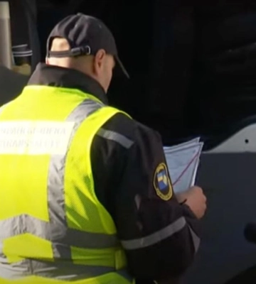 Інспектори Уктрансбезпеки Волині перевіряють вантажівки, які перевозять небезпечні речовини