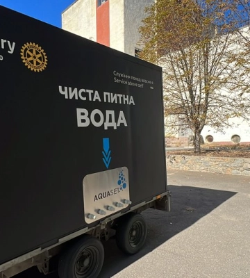 Курсуватиме чотирма селами. Миколаївські волонтери передали громаді на Херсонщині мобільну установку очищення води
