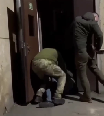 У Львові чоловіка силоміць відвезли до ТЦК. Розпочато службову перевірку