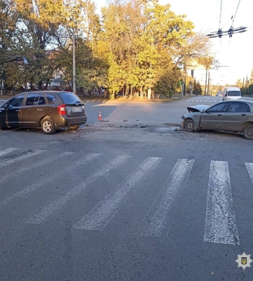 ДТП на Новых Домах в Харькове: столкнулись два авто, есть пострадавший 