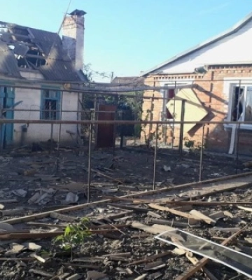 У Нікополі внаслідок ворожих обстрілів пошкоджені майже пів сотні будинків