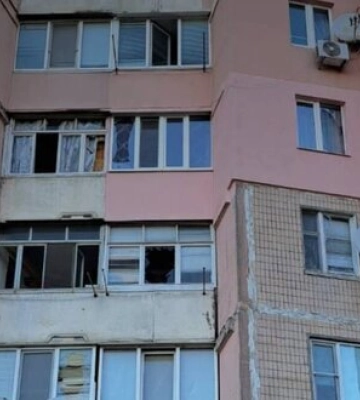 Наслідки ворожого обстрілу Херсону. ФОТОрепортаж