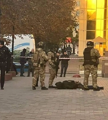 У Києві невідомий влаштував стрілянину в бізнес-центрі. Його затримали