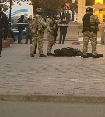 У Києві чоловік захопив бізнес-центр і вчинив стрілянину, його затримав КОРД - поліція
