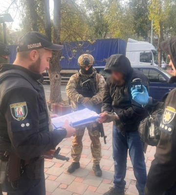 У Києві озброєний чоловік захопив бізнес-центр