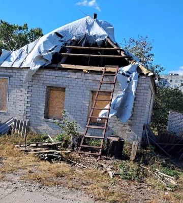 Двоє людей постраждали від ударів російських “шахедів” по Харкову