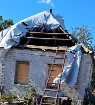 Ворог ударив &quot;Шахедом&quot; по Індустріальному району Харкова, пошкоджено будинки, поранено чоловіка. ФОТО