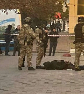 У Києві затримали озброєного чоловіка, який намагався захопити бізнес-центр 