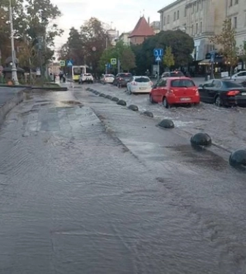 Во Львове из-за порыва водопроводной сети затопило центр города