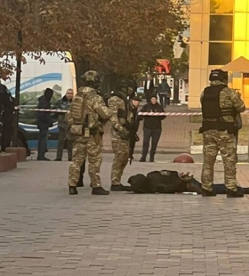У Києві озброєнний чоловік стріляв та намагався захопити бізнес-центр