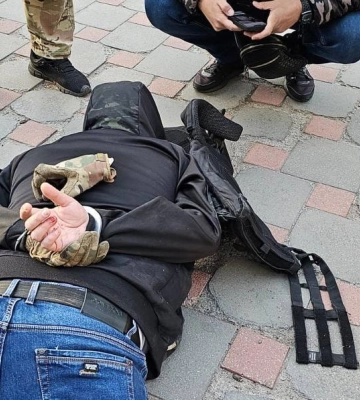 Спецпризначенці поліції КОРД затримали озброєного чоловіка, який захопив бізнес-центр у столиці