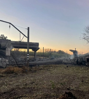 Внаслідок обстрілу зруйновано міст на трасі між містами Ясинувата-Горлівка