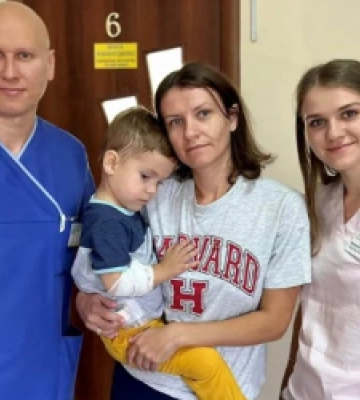 Медики львівського «ОХМАТДИТу» вилікували 2-річного хлопчика від остеомієліту