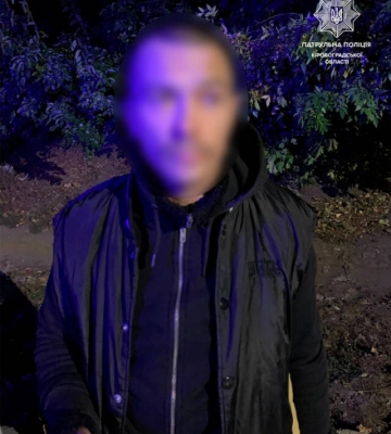 У Кропивницькому патрульні затримали чоловіка, який перебував у розшуку