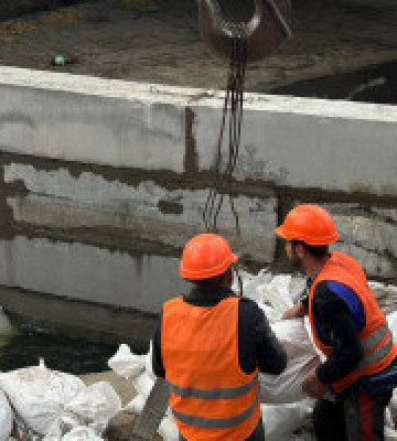 Із зневоднених ділянок річок Києва вже вивезено понад 500 тон сміття, - КМВА 