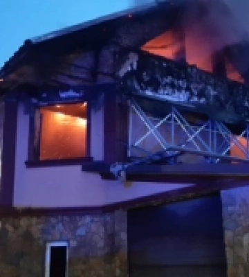 У Рівному сталась пожежа у приватному секторі: постраждав чоловік
