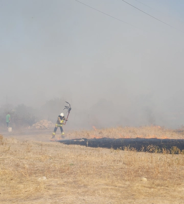 У Баловному сталася масштабна пожежа,  від знищення врятували будинок 