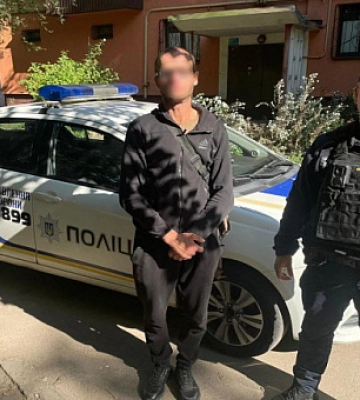 Поліція охорони Кривого Рогу затримала чоловіка з підробленим військовим квитком