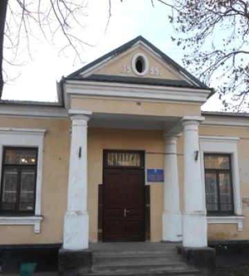 Що приховує будинок із колонами у Володимирі 