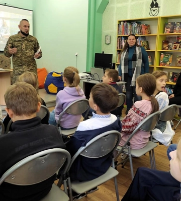 Письменник і військовий з Рівненщини розповім дітям про творчість і боротьбу