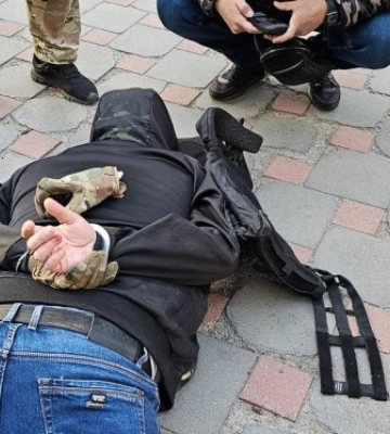 У Києві озброєний чоловік увірвався у бізнес-центр та влаштував стрілянину