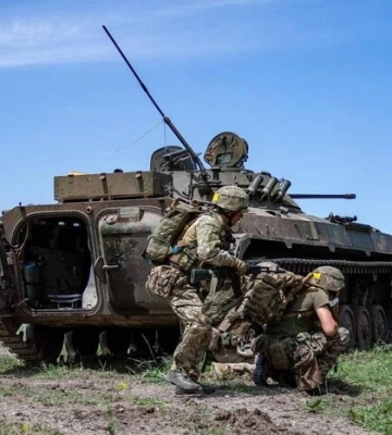Танки, БТР та бойовики: ЗСУ показали, як знищують ворожу техніку біля Авдіївки (відео)