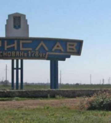 Російські окупанти обстріляли житлові квартали Берислава, поранено чоловіка