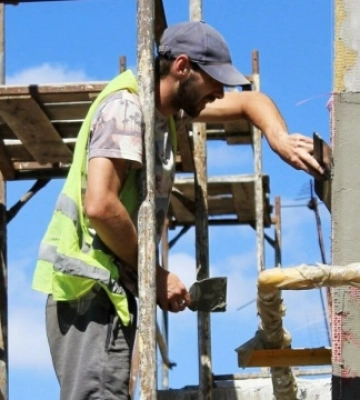 У постраждалому від обстрілів селищі на Одещині відремонтували будинки на ₴7 мільйонів
